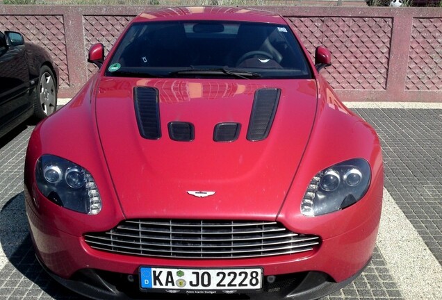 Aston Martin V12 Vantage