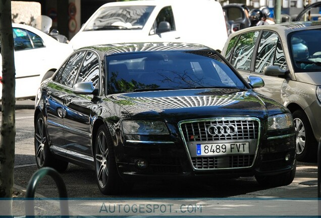 Audi S8 D3