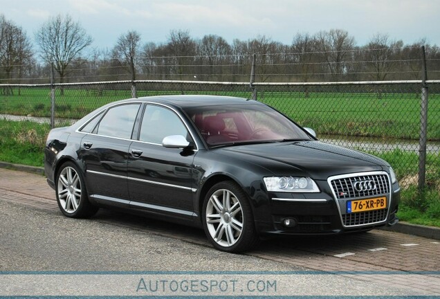 Audi S8 D3