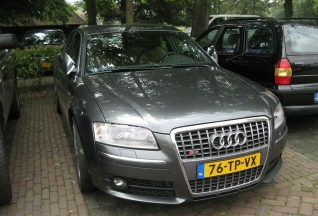 Audi S8 D3