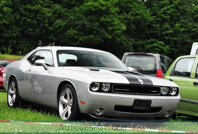 Dodge Challenger SRT-8