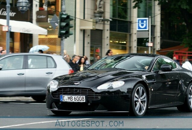 Aston Martin V12 Vantage