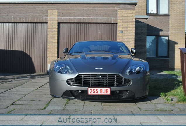 Aston Martin V12 Vantage