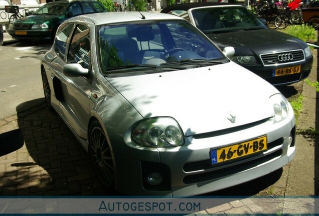 Renault Clio V6