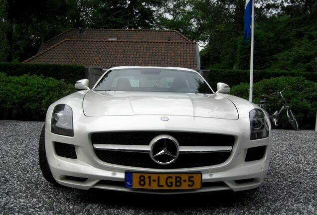 Mercedes-Benz SLS AMG