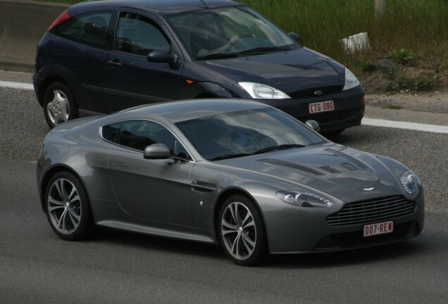 Aston Martin V12 Vantage