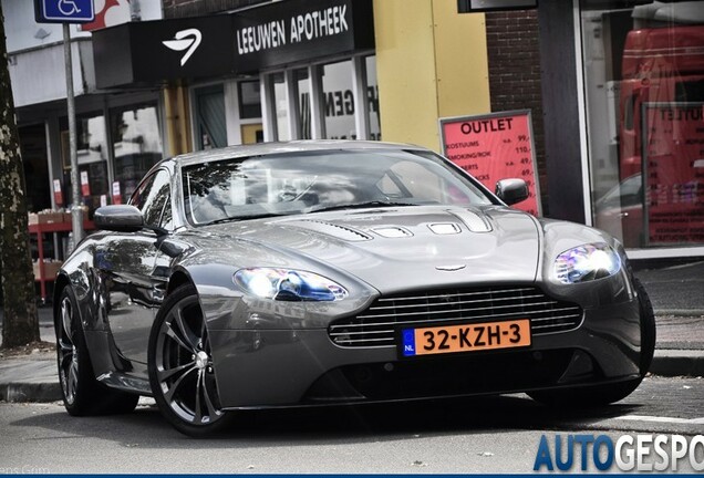 Aston Martin V12 Vantage