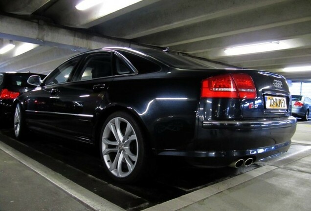 Audi S8 D3