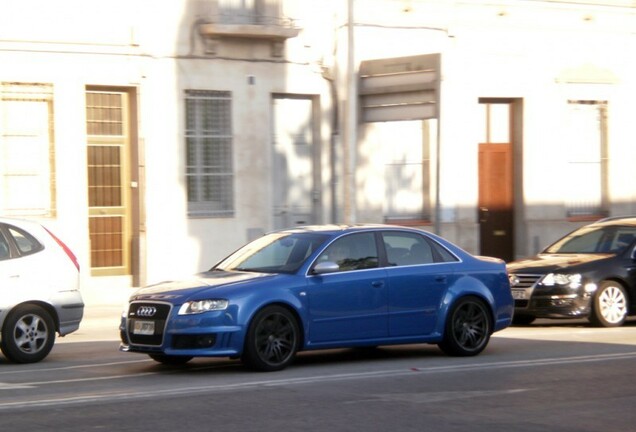 Audi RS4 Sedan