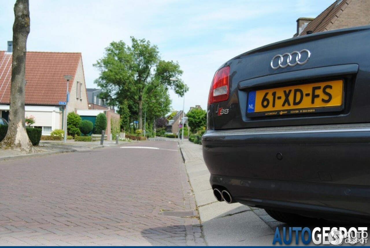 Audi S8 D3