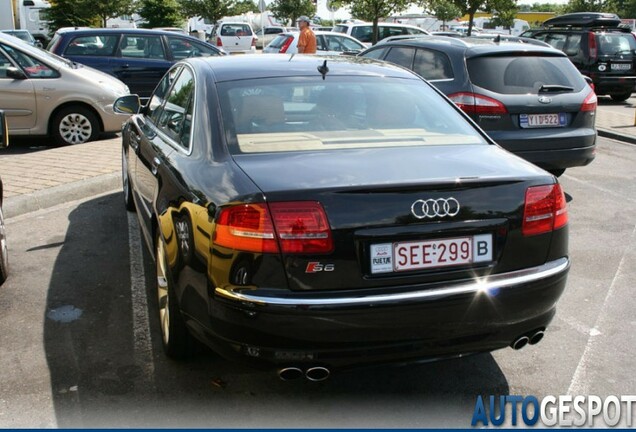 Audi S8 D3