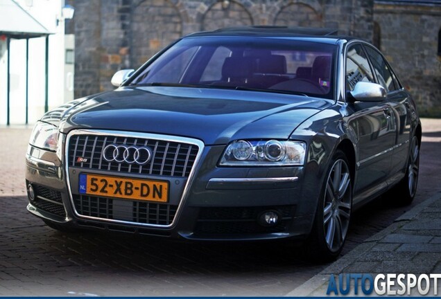 Audi S8 D3