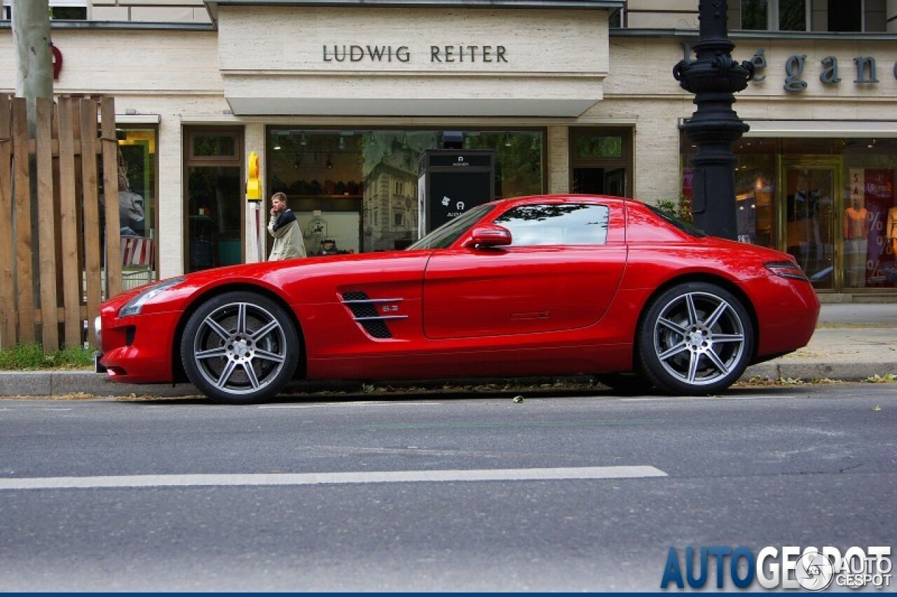 Mercedes-Benz SLS AMG