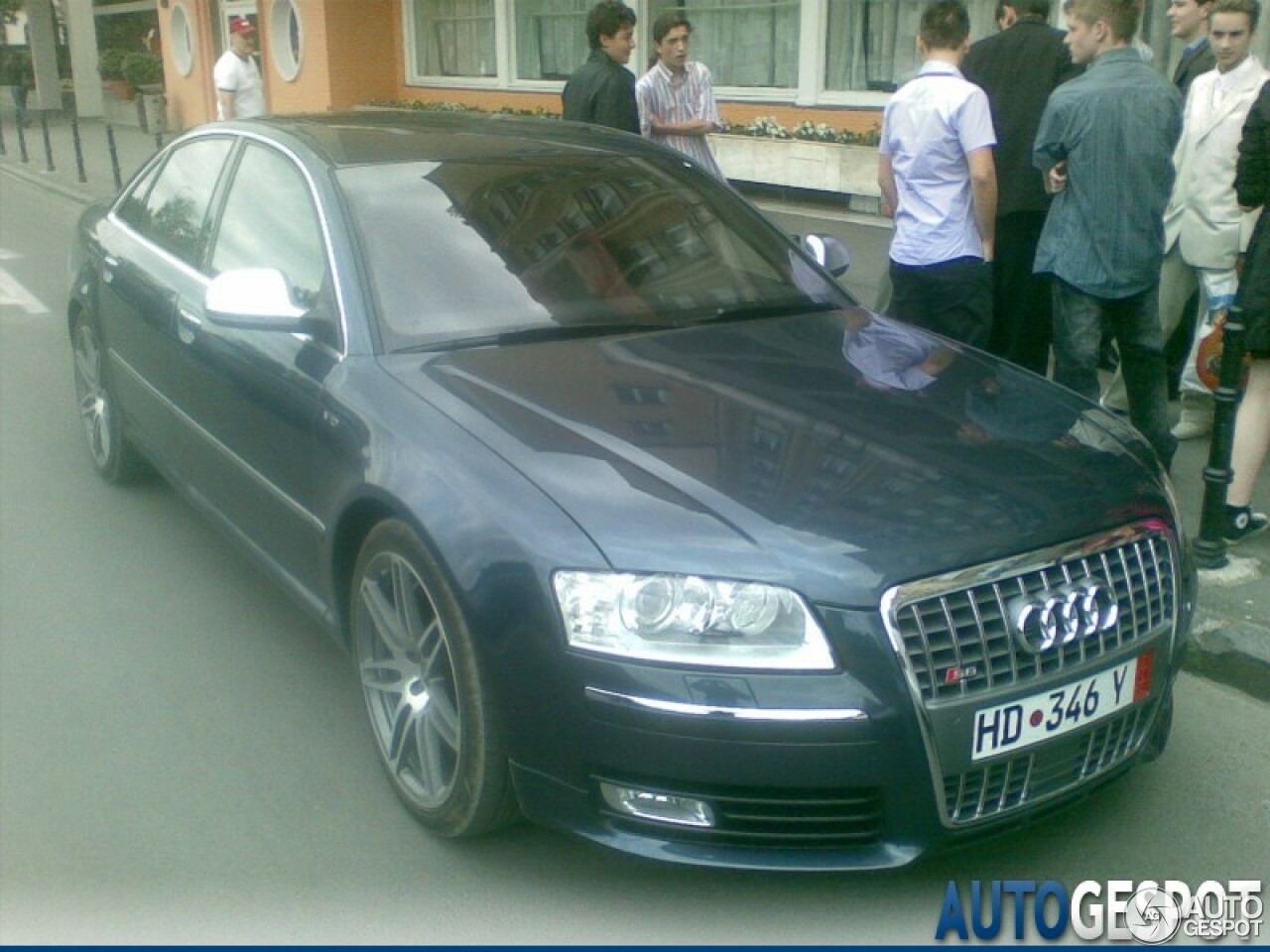 Audi S8 D3