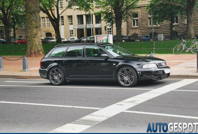 Audi RS4 Avant B5