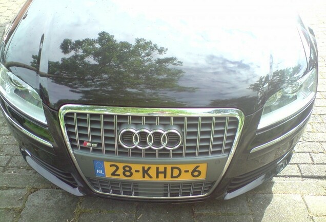 Audi S8 D3