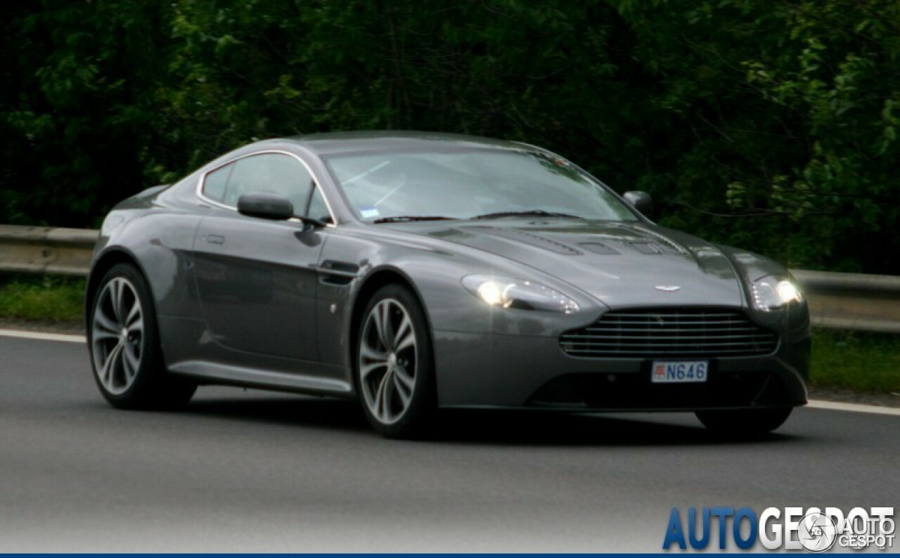 Aston Martin V12 Vantage