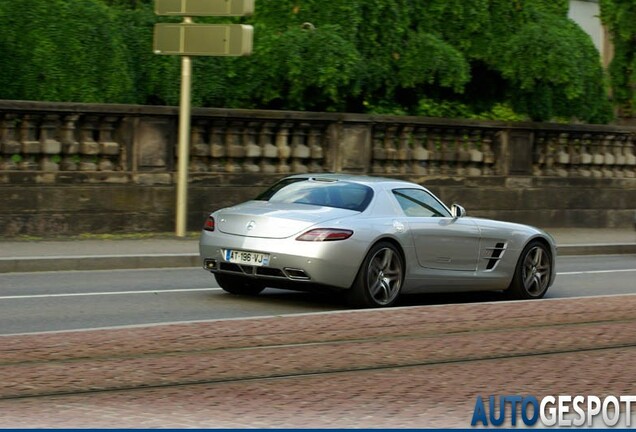 Mercedes-Benz SLS AMG