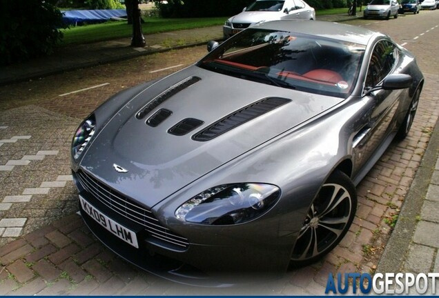 Aston Martin V12 Vantage