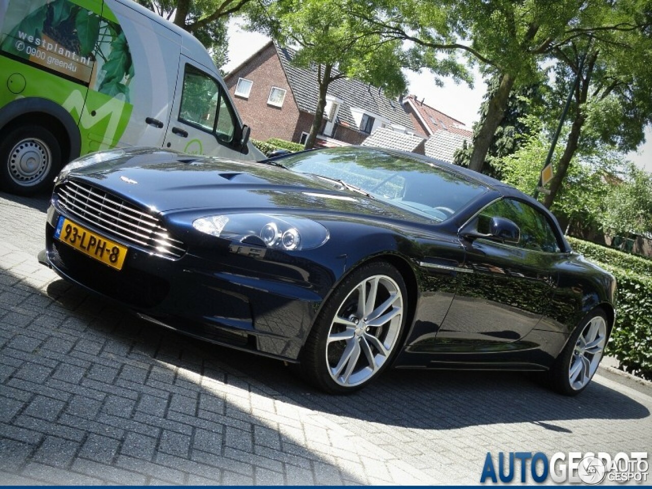 Aston Martin DBS Volante