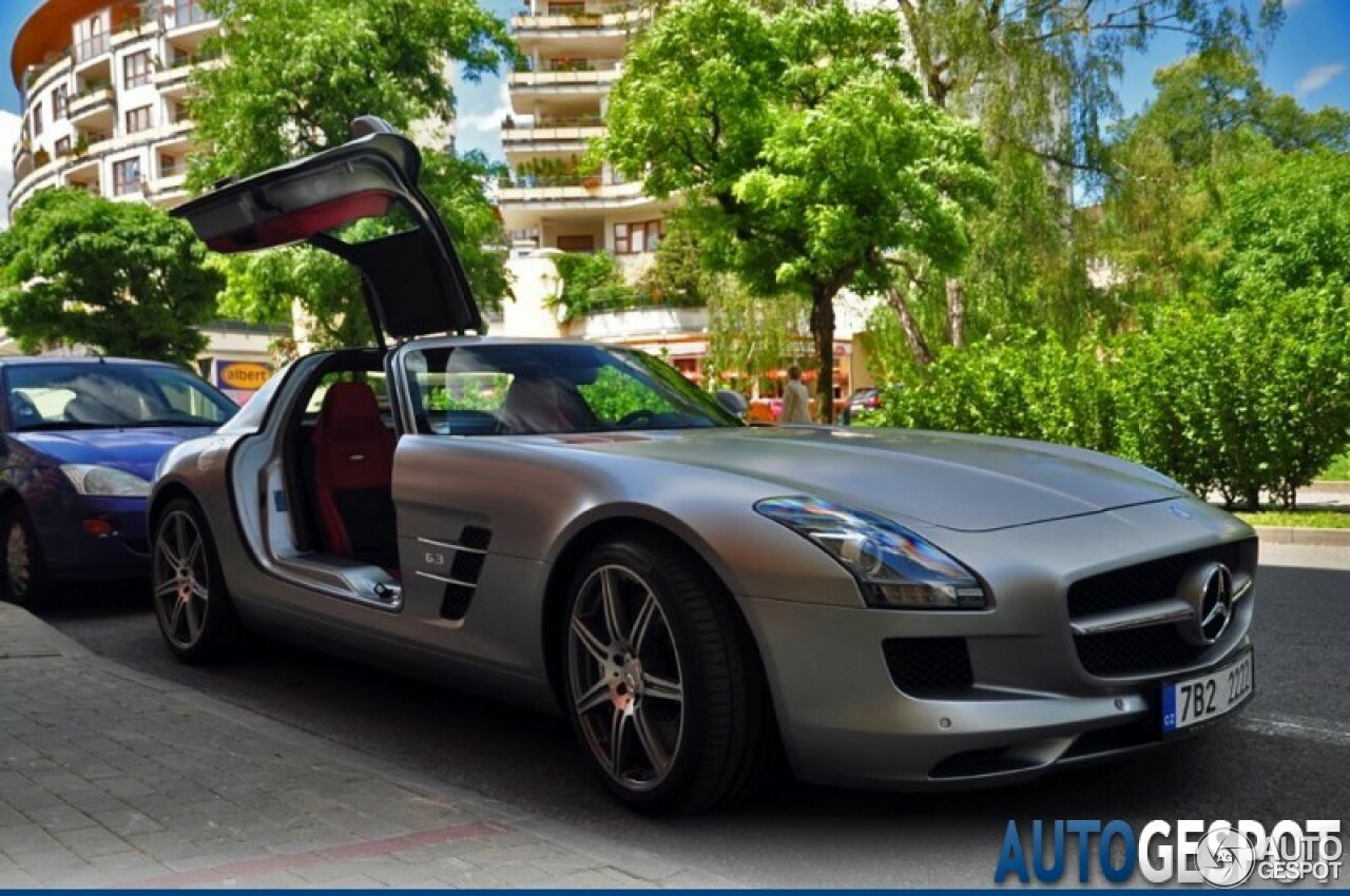 Mercedes-Benz SLS AMG