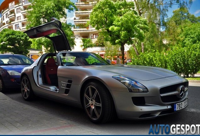 Mercedes-Benz SLS AMG