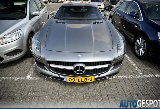 Mercedes-Benz SLS AMG