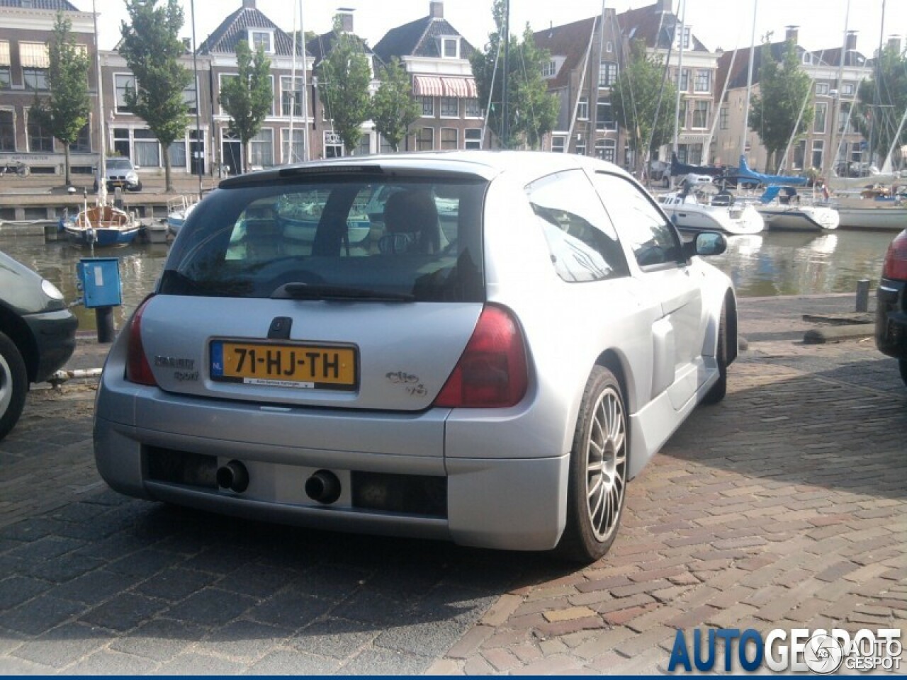 Renault Clio V6