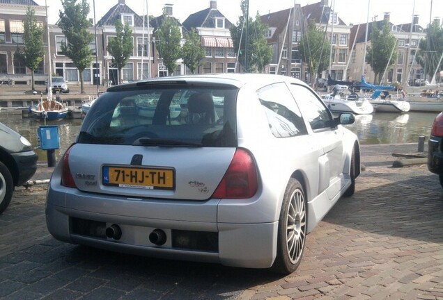 Renault Clio V6