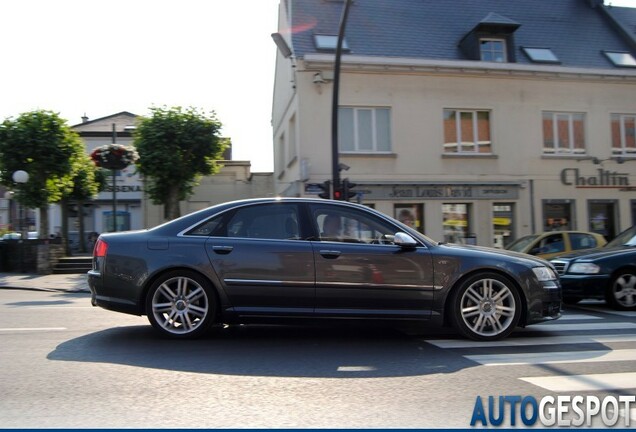 Audi S8 D3