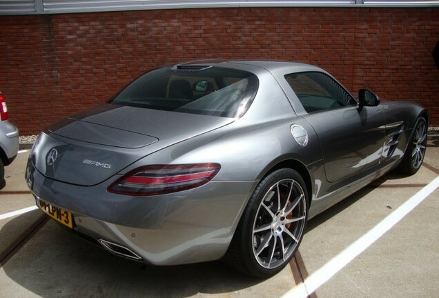 Mercedes-Benz SLS AMG