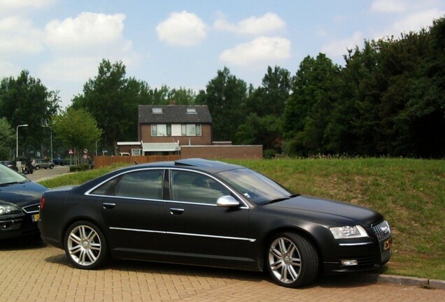 Audi S8 D3