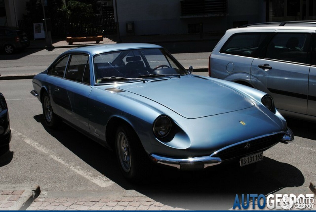 Ferrari 365 GT 2+2