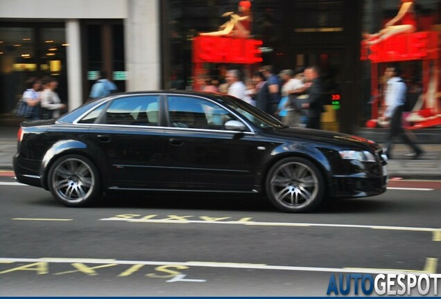 Audi RS4 Sedan