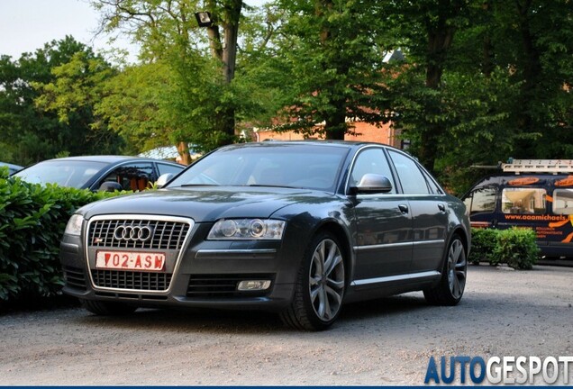 Audi S8 D3