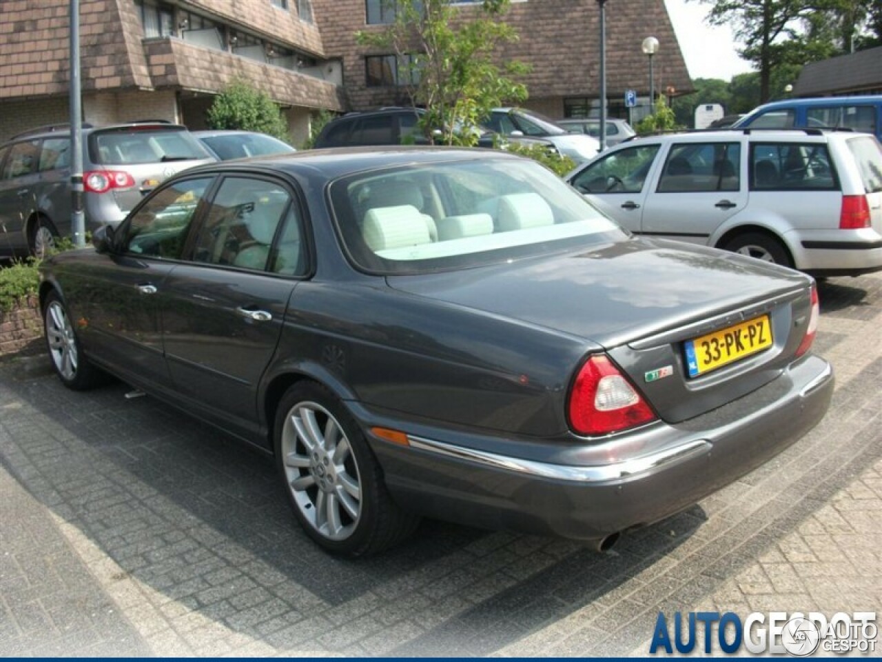 Jaguar XJR