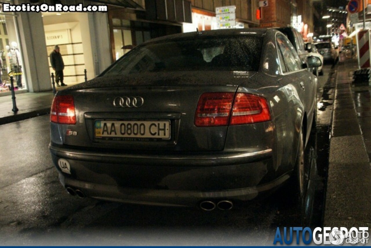 Audi S8 D3