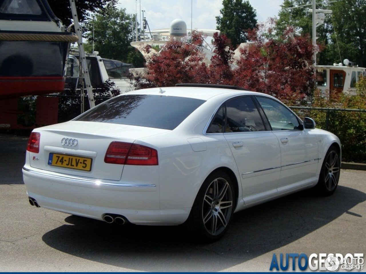 Audi S8 D3