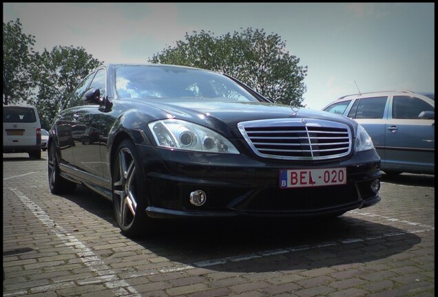 Mercedes-Benz S 65 AMG V221