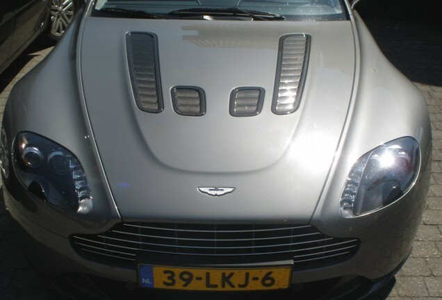 Aston Martin V12 Vantage