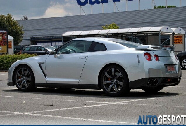 Nissan GT-R