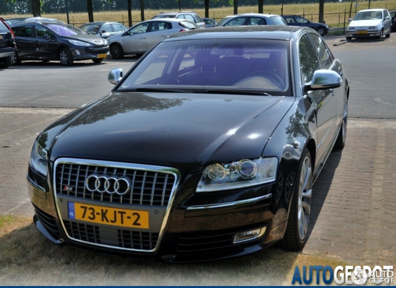 Audi S8 D3