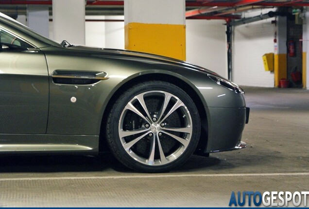 Aston Martin V12 Vantage