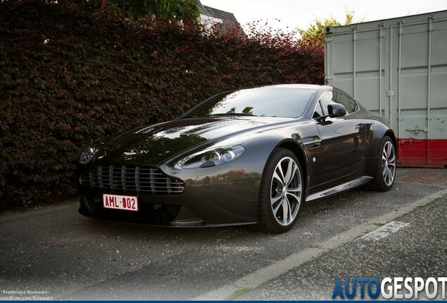 Aston Martin V12 Vantage