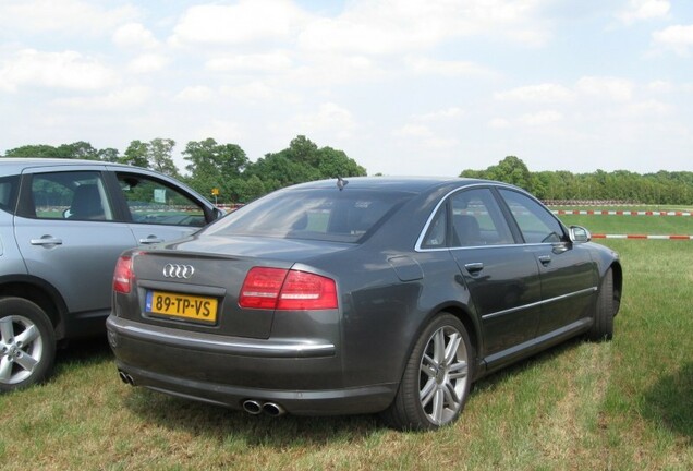 Audi S8 D3