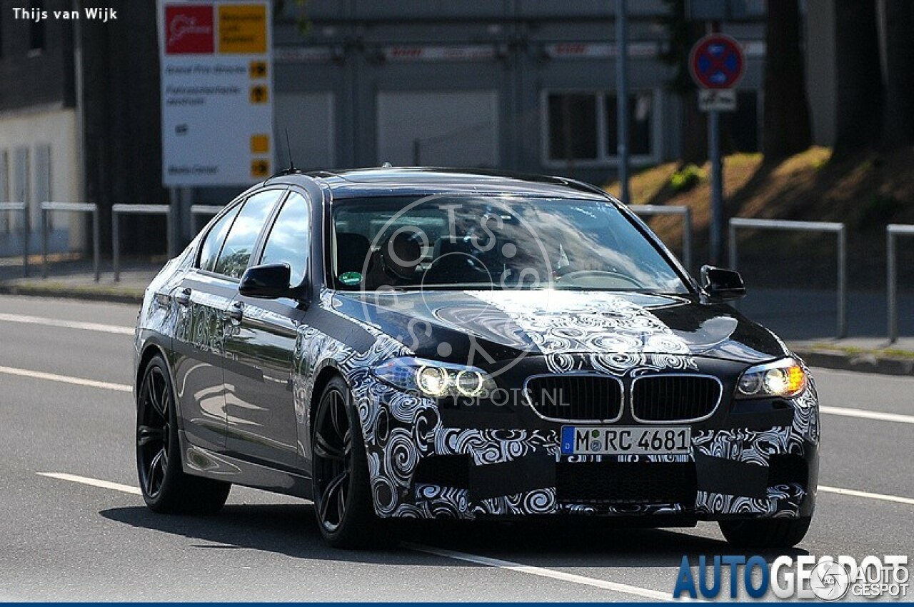 BMW M5 F10 2011