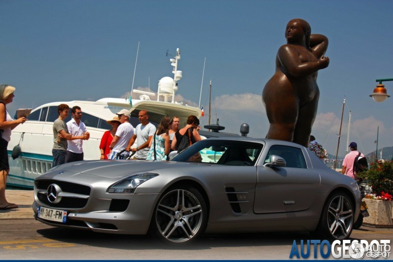 Mercedes-Benz SLS AMG