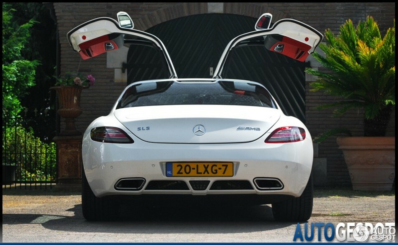 Mercedes-Benz SLS AMG