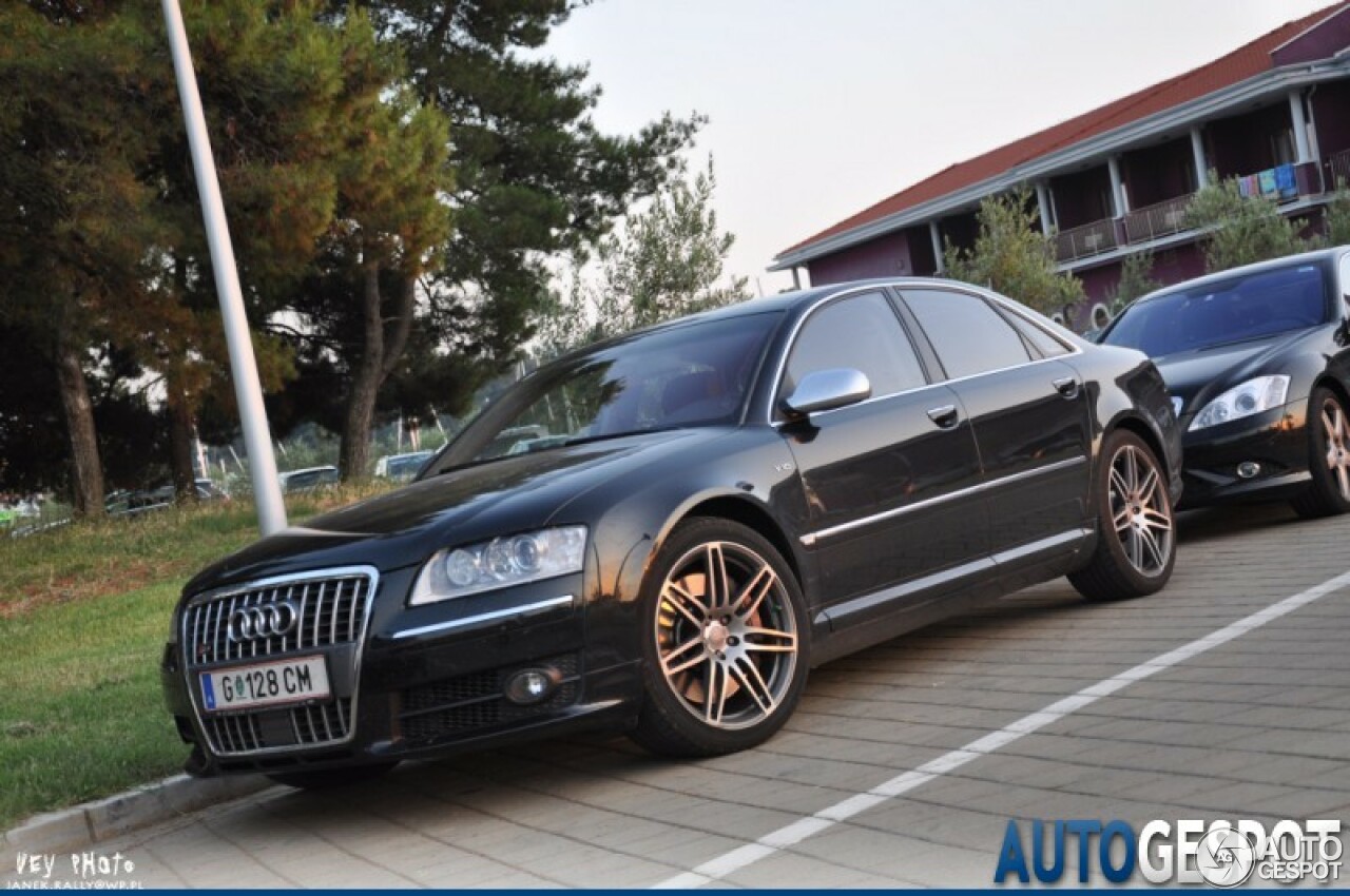 Audi S8 D3