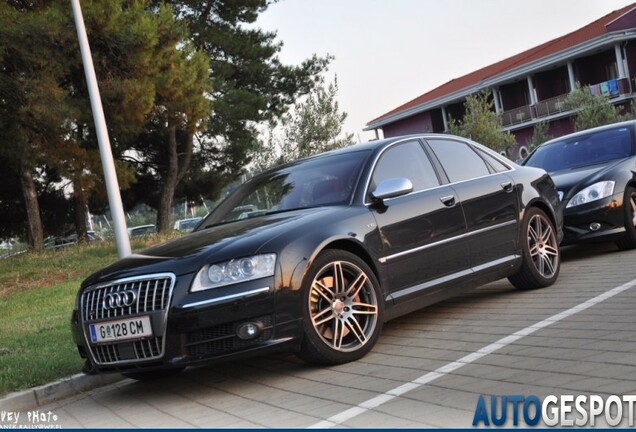 Audi S8 D3